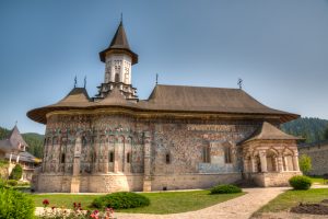 est-monasteri-romania-1